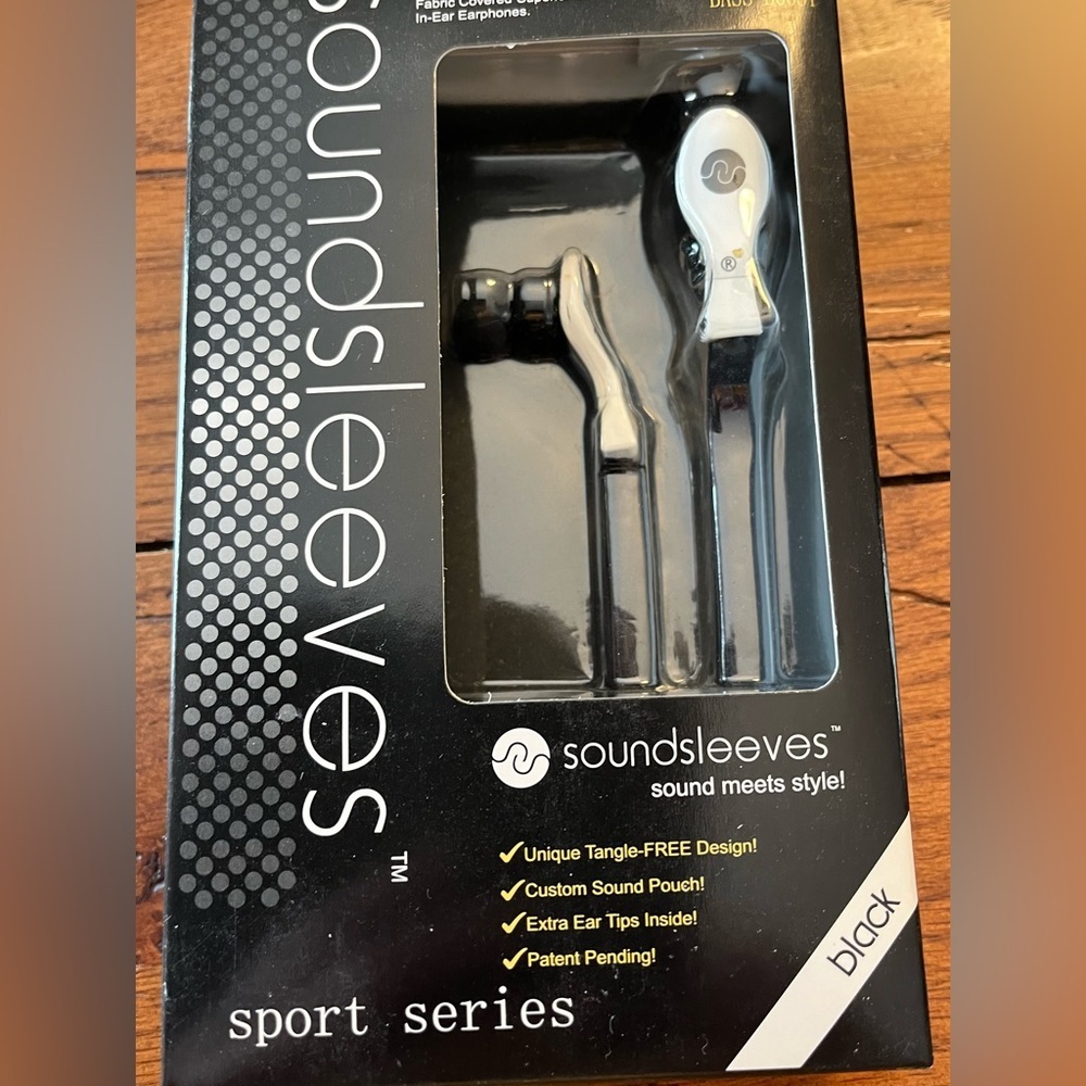 Soundsleeves, fabric covered in-ear earphones, black/white